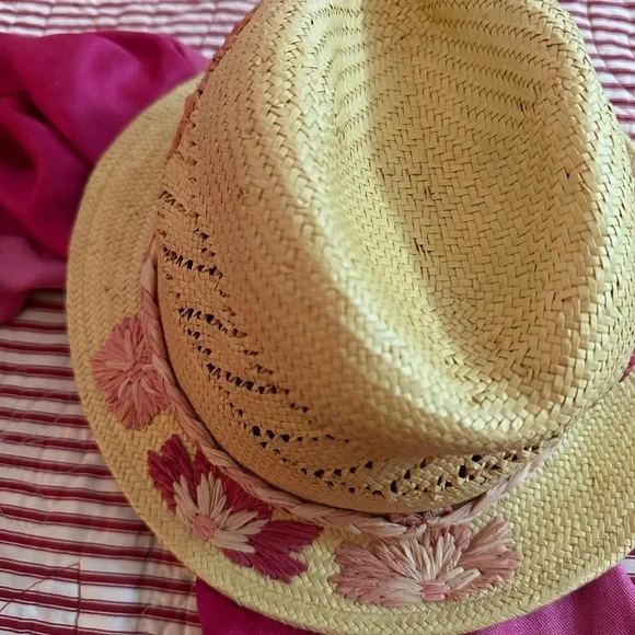 Lot - Kenneth Cole Vibrant Pink Scarf and Lucky Brand Straw Fedora - Picture 7 of 10